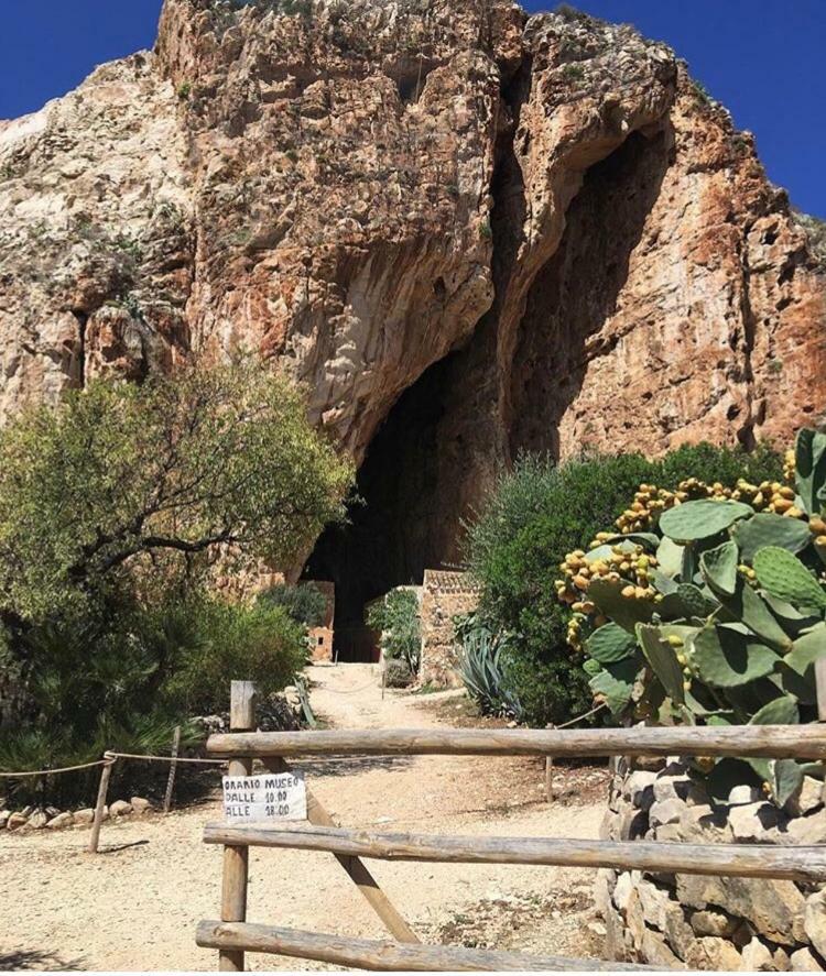 La villa dei girasoli Custonaci Esterno foto